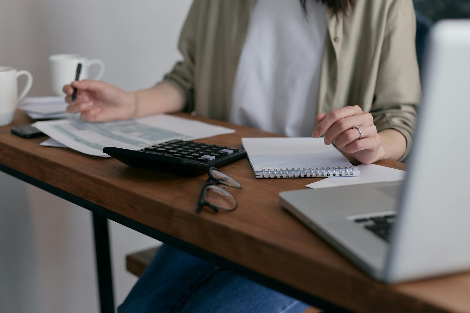 Woman on the desk with a calculator