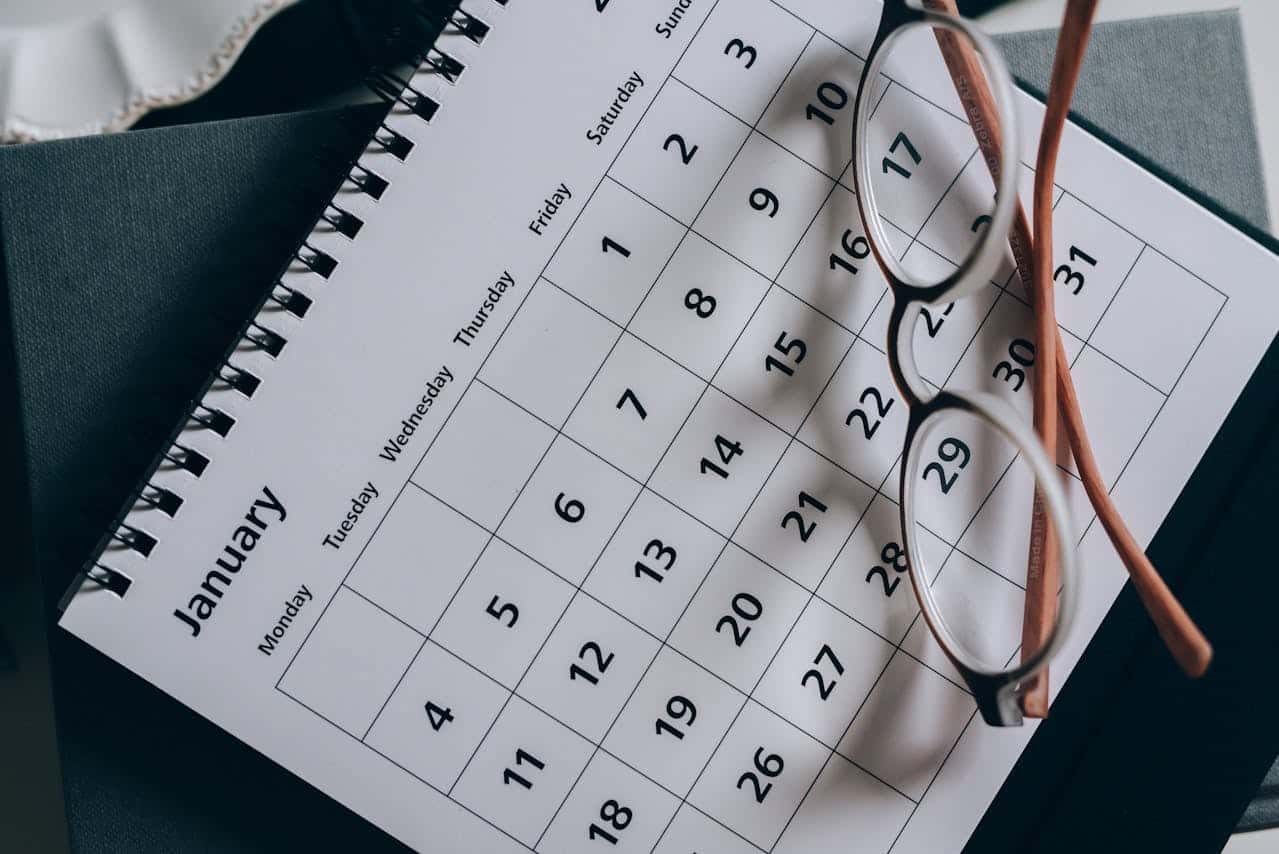 Calendar with a pair of eyeglasses