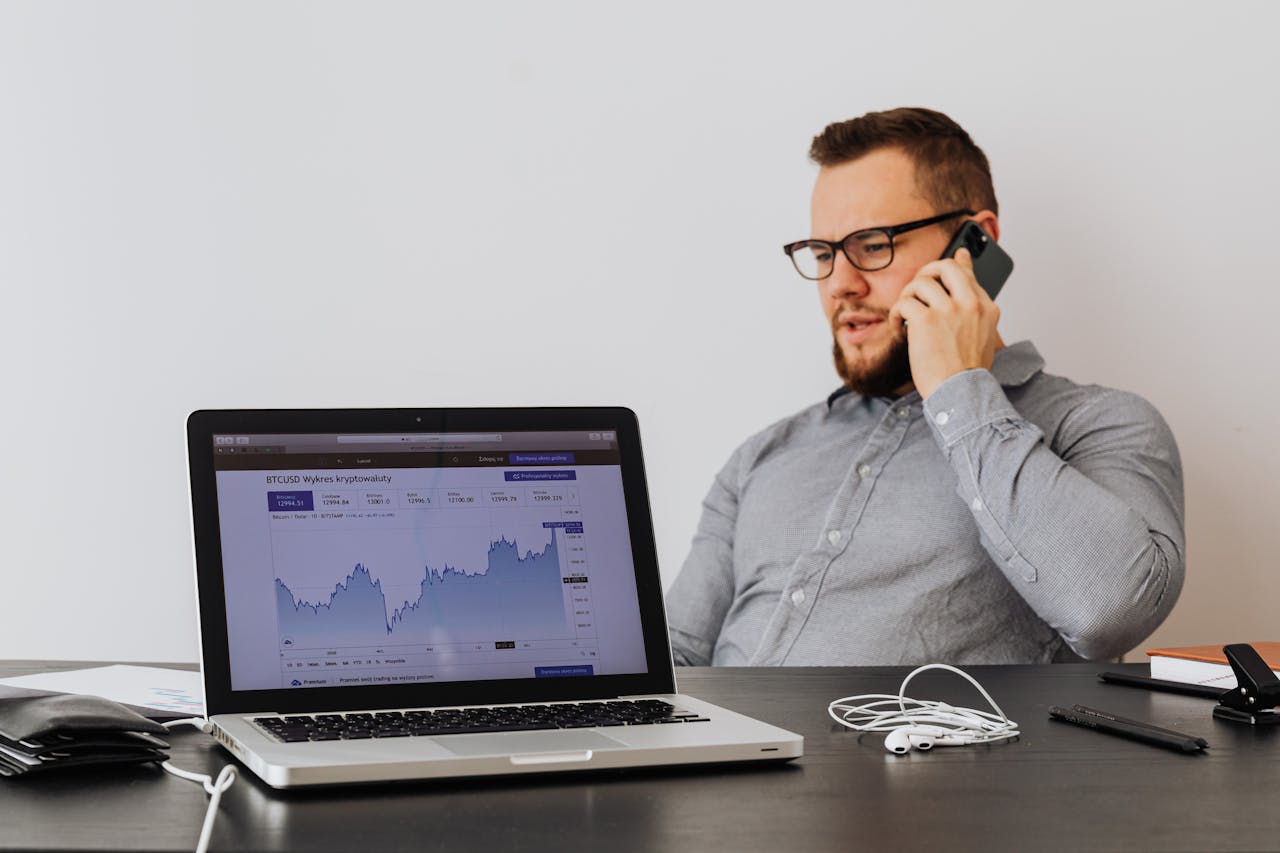 Can I Start An LLC While Working for Someone Else?
